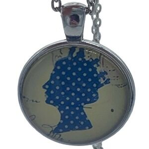 New Queen of England cabochon pendant necklace